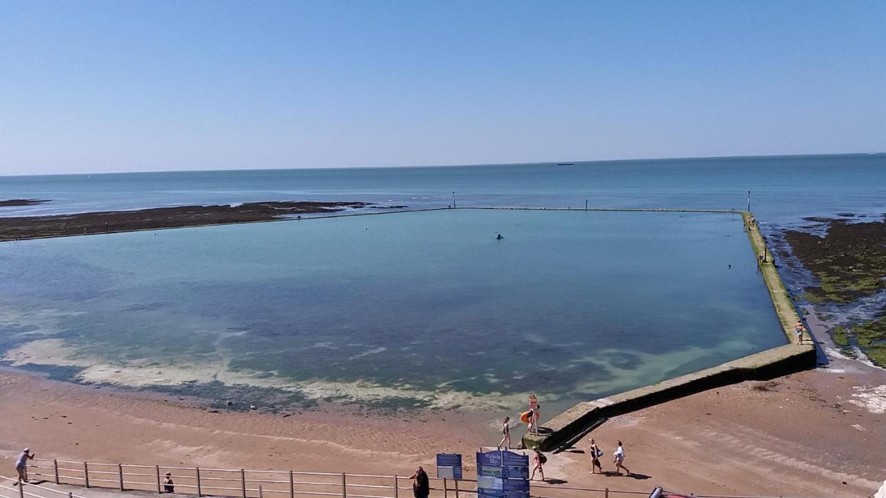 The Get Away Apartment Margate Bagian luar foto